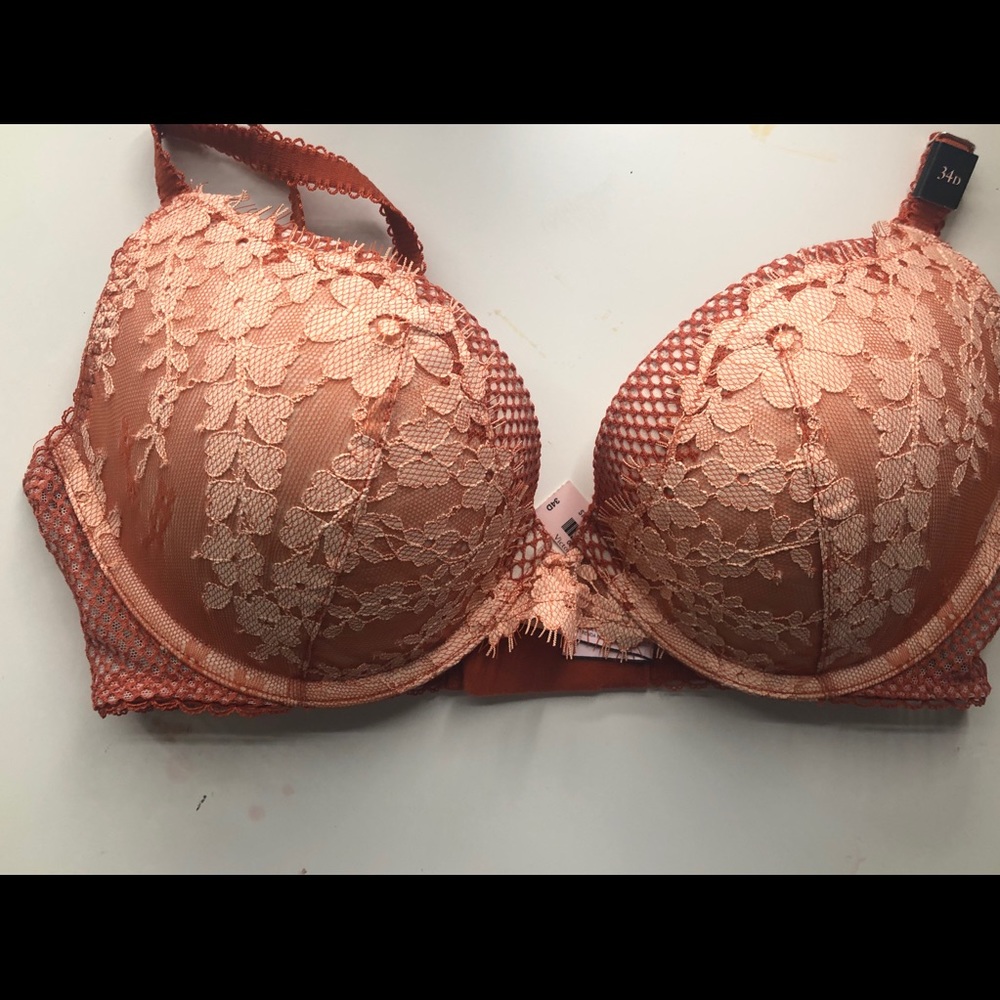 34D Victoria Secret bra